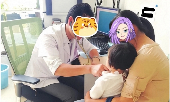 Bé gái 4 tuổi nuốt nhầm gói hút ẩm, mẹ cho uống ngay 1 loại nước khiến bác sĩ cũng phải khen: “Rất chuyên nghiệp”