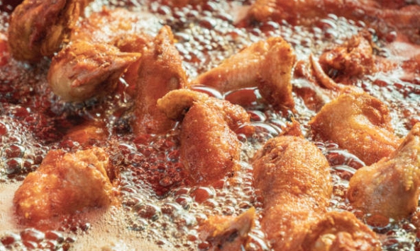 Chỉ một miếng gà rán' cũng có thể tích tụ trong cơ thể đến 6 năm