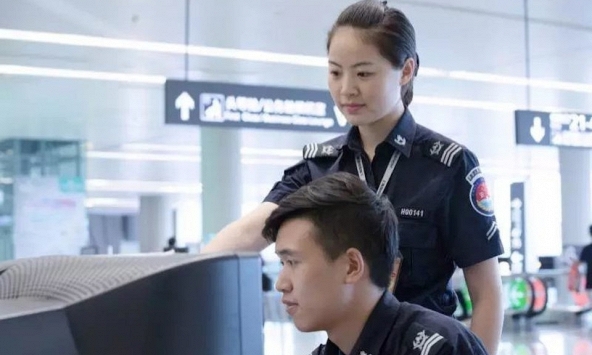 Phát hiện nhiều người chi 158 triệu để “chạy” công việc trực tàu lương 9 triệu, trực đêm liên tục: Cảnh sát vào cuộc