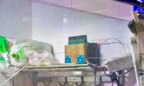 Người đàn ông dùng loa phóng thanh kể chuyện ma suốt 10 tiếng mỗi ngày để trả thù hàng xóm