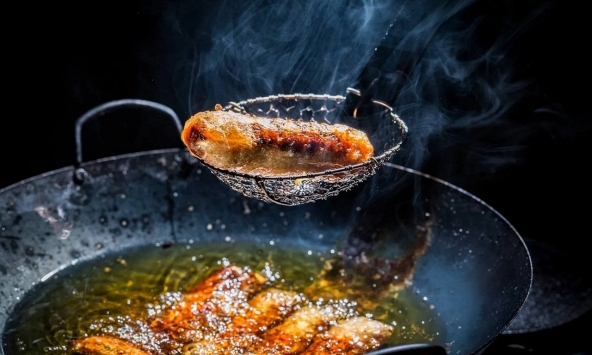 3 loại dầu ăn quen thuộc có thể 'nuôi tế bào ung thư', nhiều gia đình vẫn đang dùng mà không biết