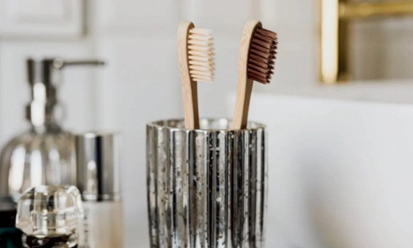 Bác sĩ Nhật cảnh báo đặc biệt cho bất kỳ ai để bàn chải theo chiều thẳng đứng