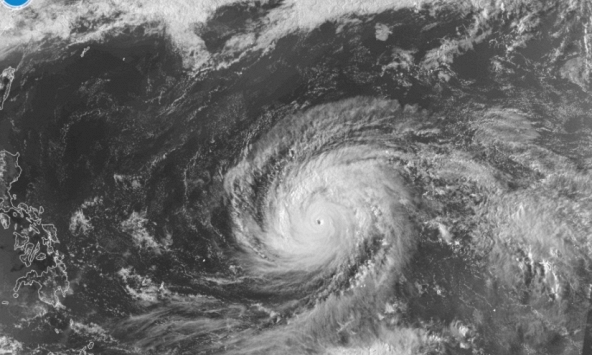 Siêu bão mạnh nhất hành tinh Sinlaku lại đổi hướng, đổ bộ ngay hôm nay với sức gió 265 km/giờ và 'đặc biệt bất thường'