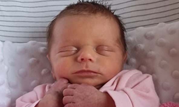 Bé gái sinh non tử vong với 47 vết gãy xương: Người cha lãnh án chung thân