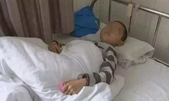 Bé trai 8 tuổi qua đời vì ung thư dạ dày, nguyên nhân xuất phát từ 1 món ăn vặt trẻ nào cũng mê