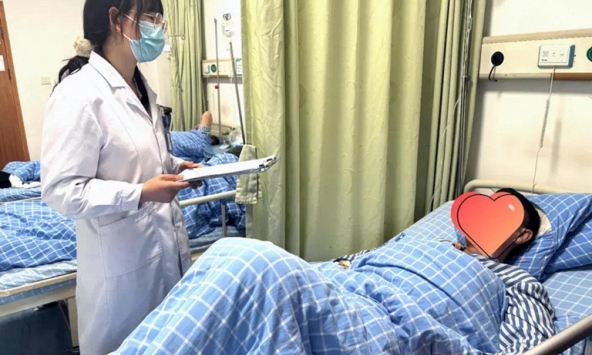 Nam sinh lớp 11 thủng dạ dày sau khi ăn bát bún vì 1 thói quen 'vạn người mê'