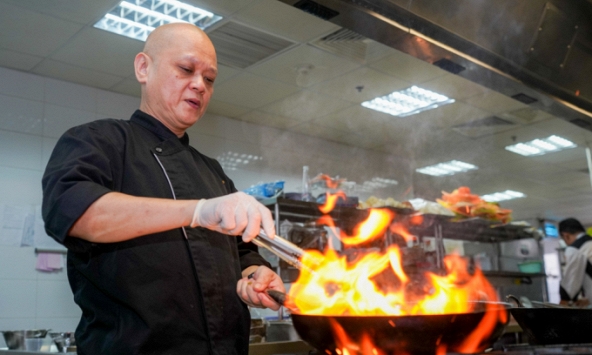 Bí mật sau những món ăn siêu công phu của nhà hàng 'quý tộc buộc phải đến'