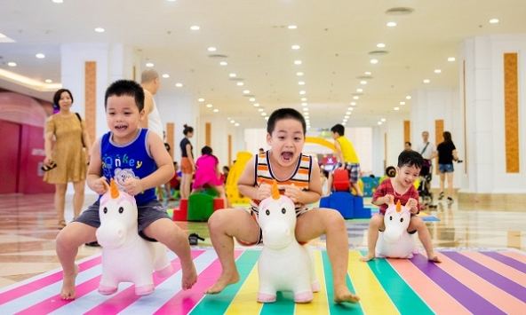 Giúp con của bạn thoả sức vui chơi, khám phá để phát triển toàn diện dịp hè này