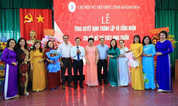 Chi hội Nữ trí thức Ninh Thuận đã về một nhà với Chi hội Nữ trí thức Khánh Hòa