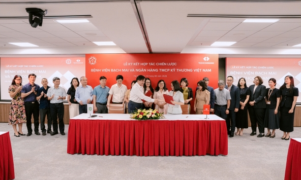 Bệnh viện Bạch Mai và Techcombank hợp tác xây dựng hệ sinh thái tài chính y tế hiện đại
