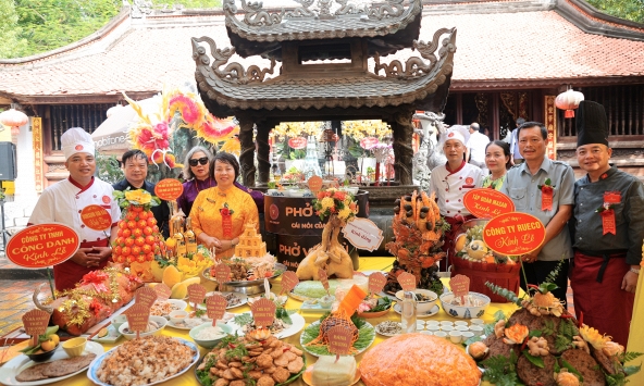 Hơn 100 nghệ nhân thực hiện mâm lễ dâng lên Đức Thánh Trần