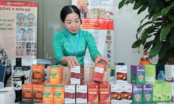 Làm khoa học bằng cái tâm: Hành trình tạo ra những sản phẩm chăm sóc sức khỏe chuẩn mực