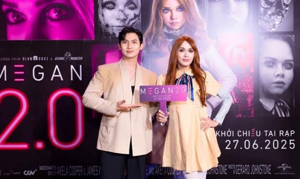 MEGAN 2.0 ra mắt tưng bừng tại Việt Nam: Phi Thanh Vân Lậu mang hẳn lô tô lên thảm đỏ