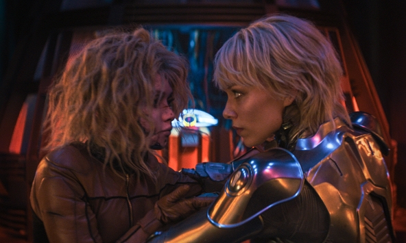 MEGAN 2.0 nâng tầm visual búp bê sát thủ: 7 bộ đồ phù hợp với mọi môi trường chiến đấu, outfit nào cũng đẹp như bước ra từ sàn diễn