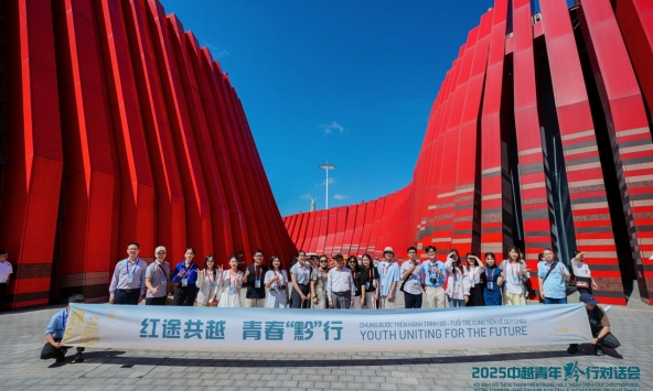 Đến Quý Châu chiêm ngưỡng 'Dải lụa đỏ'  với công nghệ đỉnh cao