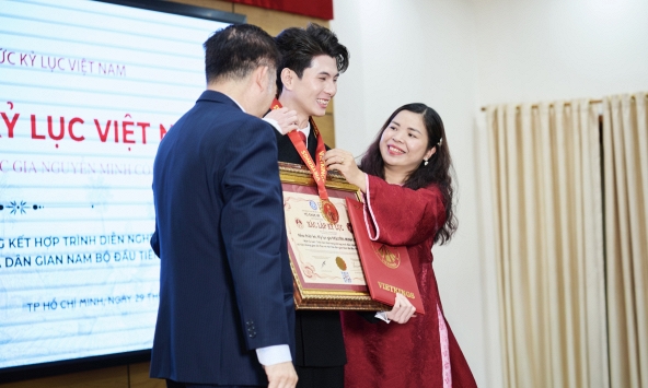 Miệt Cù Lao của NTK Nguyễn Minh Công đạt kỷ lục Việt Nam