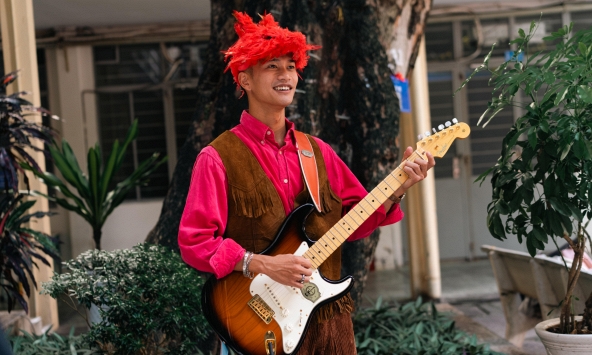 Hậu “thắng đậm” tại Làn Sóng Xanh, Nguyễn Hùng ra mắt nhạc phim mới trong 'Cảm Ơn Người Đã Thức Cùng Tôi'