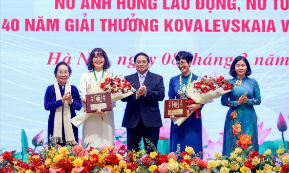 Hãy xem tri thức là món quà lớn nhất dành cho phụ nữ: Từ trao quyền tri thức đến phát triển bền vững trong kỷ nguyên số