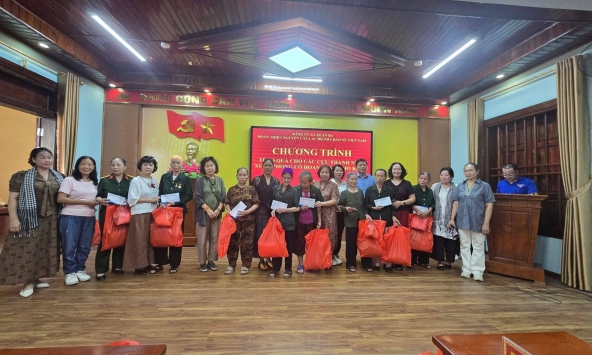 Những nữ nhà báo bền bỉ nối những nhịp cầu yêu thương