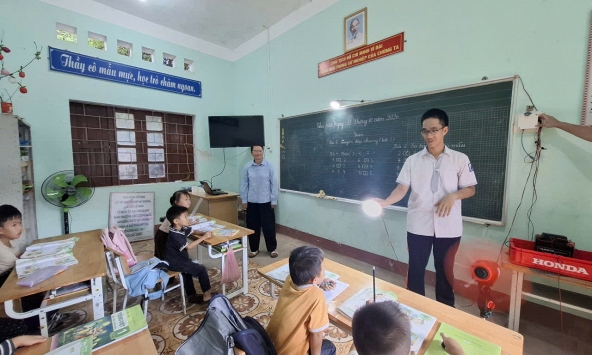 Trần Quang Bách và sáng kiến năng lượng mặt trời vì học sinh vùng cao