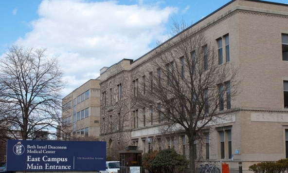 Mỹ bắt nghiên cứu sinhTrung Quốc giấu 21 mẫu nghiên cứu trong vớ