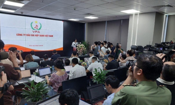 Hệ thống lỗi, khách hàng có được trả 40 triệu đồng tiền cọc đấu giá biển số xe không?