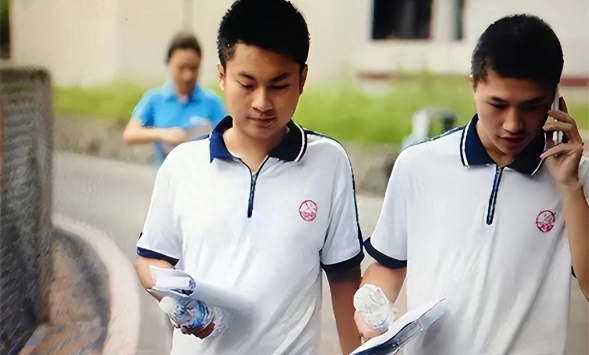 Hai nam sinh được gọi là 'người hùng' vì bị đâm trọng thương để cứu cả chuyến xe, bỏ lỡ kỳ thi ĐH bây giờ ra sao?