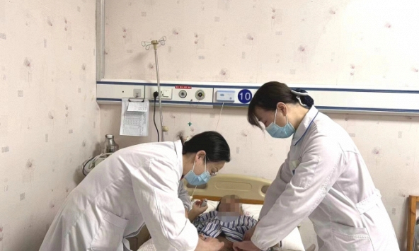 Cậu bé 14 tuổi bị suy thận rồi qua đời vì thức uống nhiều người mê