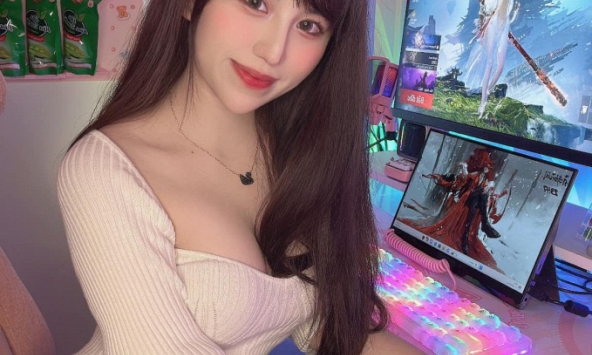 Nữ streamer xinh đẹp khoe góc gaming ngập sắc hồng, ai nhìn cũng mê mẩn!