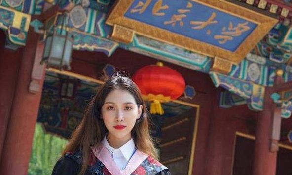 Cô gái trúng tuyển ĐH Bắc Kinh nhưng cả nhà không ai chúc mừng, netizen: 'Người ngoài cũng thấy tủi thân thay'