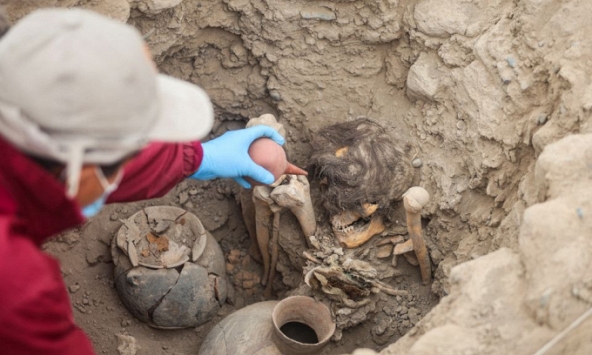 Khai quật mộ cổ, chuyên gia phát hiện 'xác ướp tóc dài' 1.000 năm tuổi trong tư thế lạ