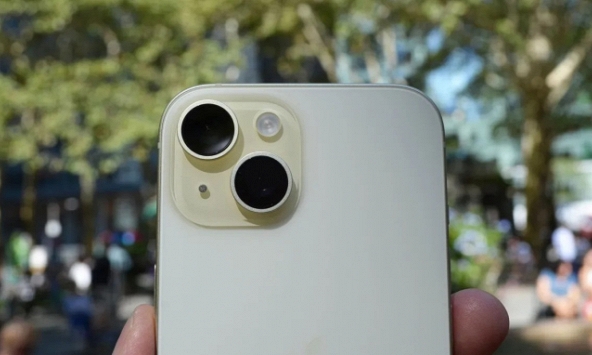 Hối hận vì mua iPhone 14 năm ngoái, so với iPhone 15 thì nó như 'đồ cổ'