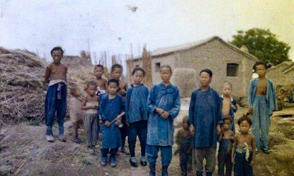 Bộ ảnh cũ ghi lại hình ảnh Bắc Kinh 100 năm trước: Phản ánh chân thực cuộc sống người dân, diện mạo cung nữ trong Tử Cấm Thành ra sao?