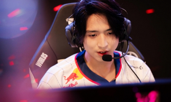 Visual như idol Kpop, anh chàng game thủ sốt xình xịch tại CKTG 2023, khiến chị em 'đổ đứ đừ' vì quá điển trai