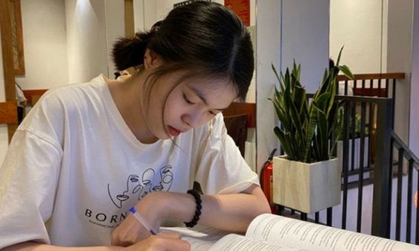 Người trẻ chật vật với ước mơ mua nhà: Lương 40 triệu vẫn làm 15 tiếng/ngày, tậu được chung cư thì lo tiền trả nợ