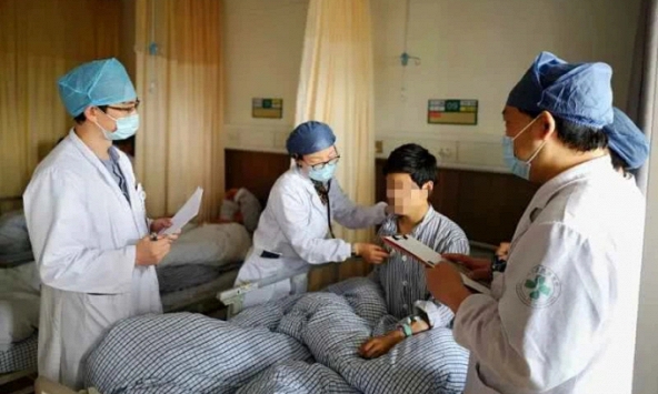 Lỡ cơ hội điều trị ung thư ruột, chàng trai hối hận vì bỏ qua 3 dấu hiệu khi đi vệ sinh