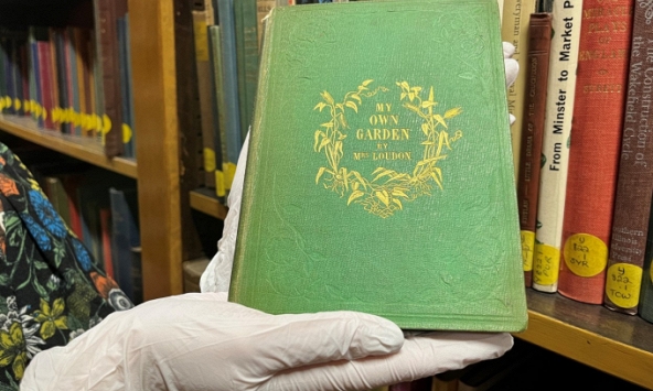 Những cuốn sách có thể giết người: Loại sách chứa chất độc thực thụ đã được chứng minh và thậm chí có mặt phổ biến trên toàn thế giới