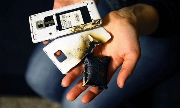 Điện thoại phát nổ khi sạc pin: Đây là 5 sai lầm nhiều người mắc phải và cách phòng tránh!