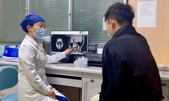 Nam thanh niên bị trật khớp hàm vì một hành động ai cũng làm mỗi ngày