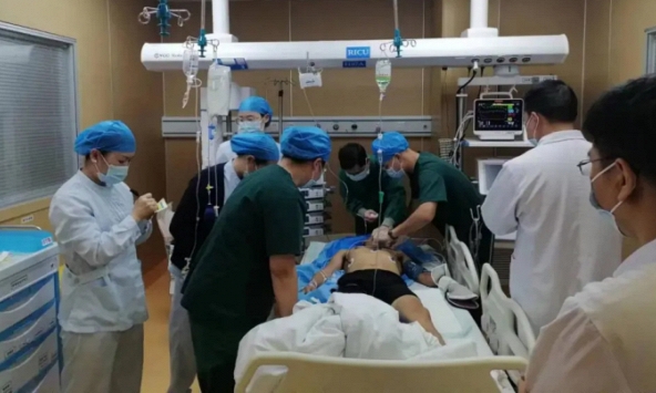 Đột nhiên đau lưng khi uống rượu liên hoan, chàng trai 28 tuổi tử vong chỉ 10 ngày sau đó