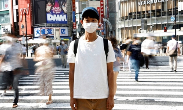 Người đàn ông hành nghề “không làm gì cả”: Được trả tiền vì “tồn tại” là đủ, ẩn đằng sau là bức tranh buồn về xã hội thời đại mới