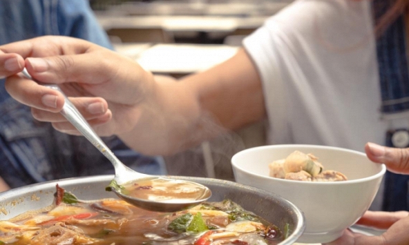 Một hành động nhỏ sau khi nấu canh có thể khiến cả nhà ngộ độc, bác sĩ đưa ra cảnh báo