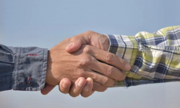 4 điều việc bắt tay có thể nói lên sức khỏe của bạn, bao gồm cả nguy cơ tử vong sớm