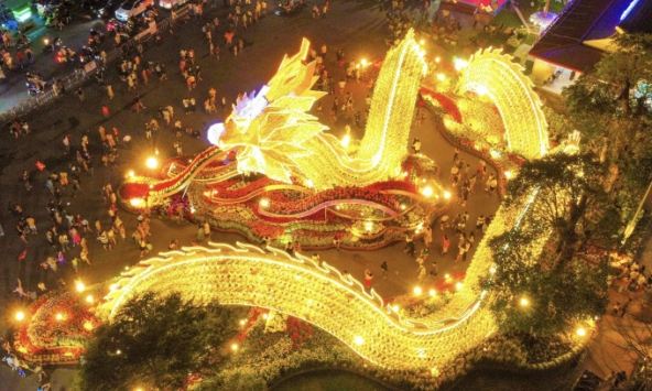 Gây trầm trồ nhất mạng xã hội lúc này: Linh vật rồng Phú Yên khổng lồ, đẹp lung linh vào ban đêm