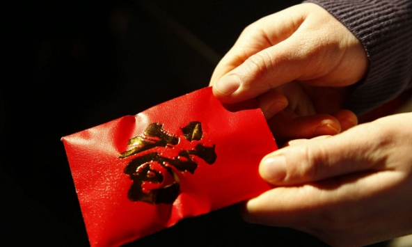 Khi lì xì trở thành “tai họa mùa xuân” với người lớn: Áp lực mừng tuổi bao nhiêu cho đủ đã trở thành gánh nặng cho nhiều người