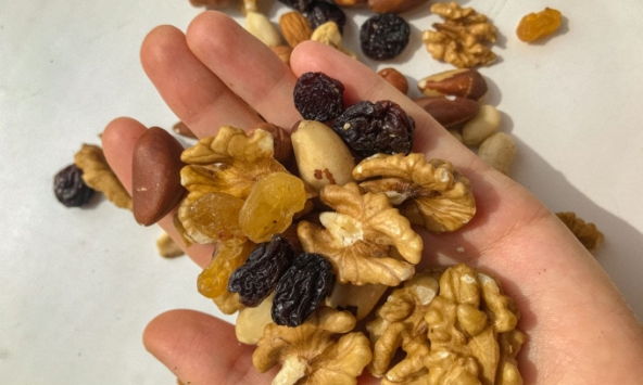 Ăn bao nhiêu hạt mỗi ngày dịp Tết để không sợ béo? 2 lưu ý khi ăn, cái đầu tiên nhiều người mắc mà không hay biết