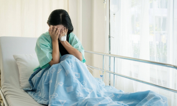 Nữ nhân viên kinh doanh 25 tuổi đã được chẩn đoán mắc ung thư vú, hóa ra là do những thứ cô làm đẹp thường xuyên