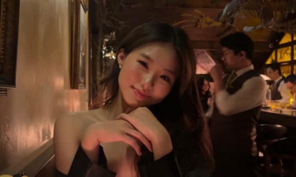 Ái nữ của Hoa khôi bóng chuyền Kim Huệ: Tuổi 16 cao gần 1m70, xinh đẹp rạng rỡ phổng phao