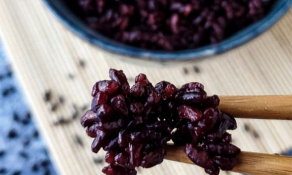 3 loại hạt màu đen được mệnh danh là “tam bảo” giúp phụ nữ già chậm, da đẹp, ổn định nội tiết tố