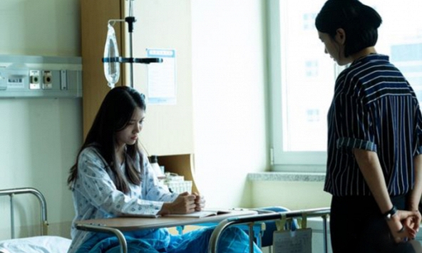 Cô gái 20 tuổi ngỡ ngàng phát hiện ung thư cổ tử cung vì kiểu dùng giấy vệ sinh phụ nữ trẻ thường mắc